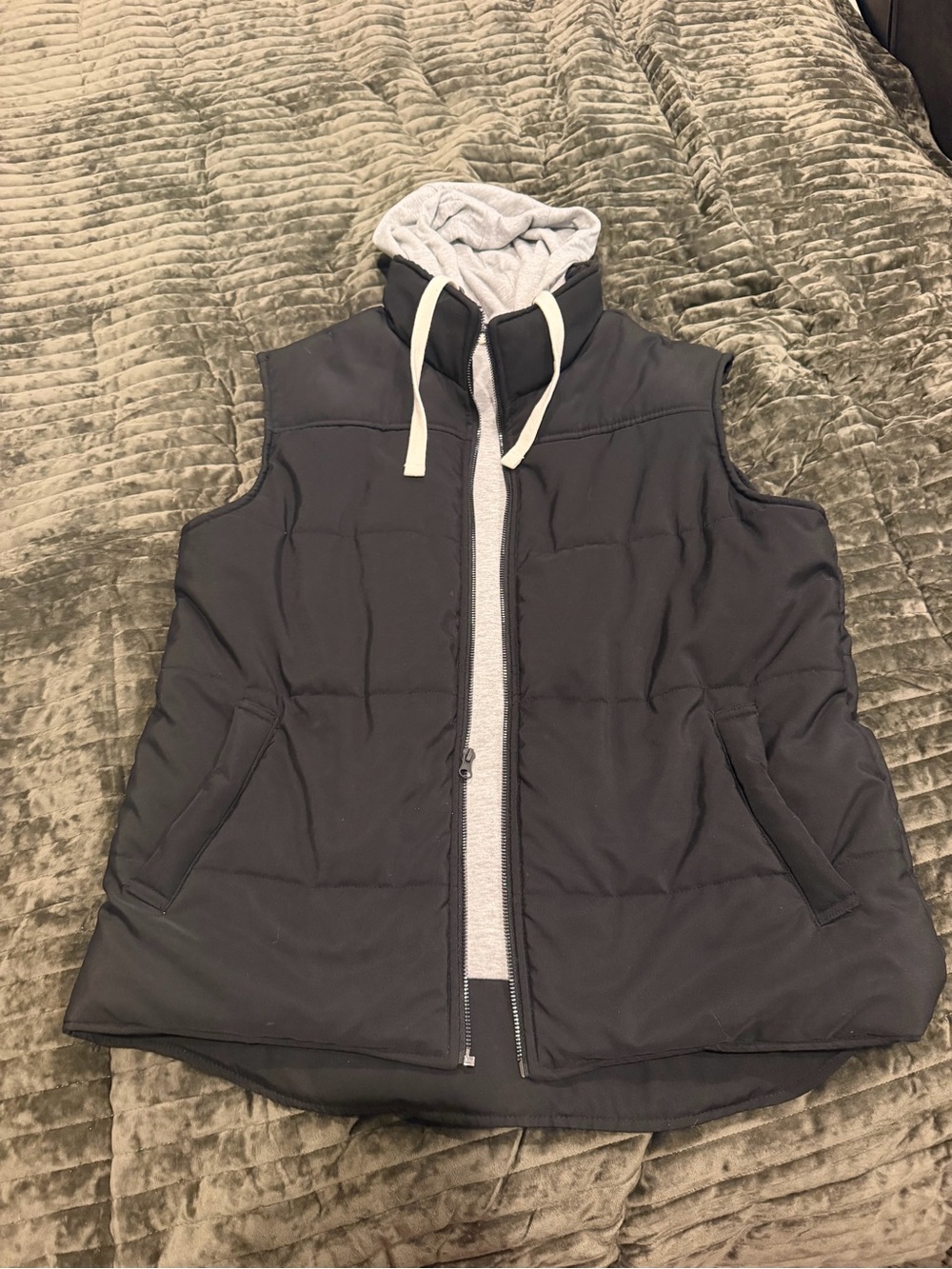 George Men’s Black Puffer Vest Gray Hoodie Size Medium 38-40